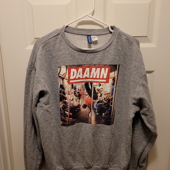 H&M Divived Subway Station Sweatshirt Size Medium - Picture 3 of 6